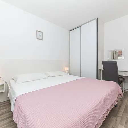 Appartement Lovely In With Wifi